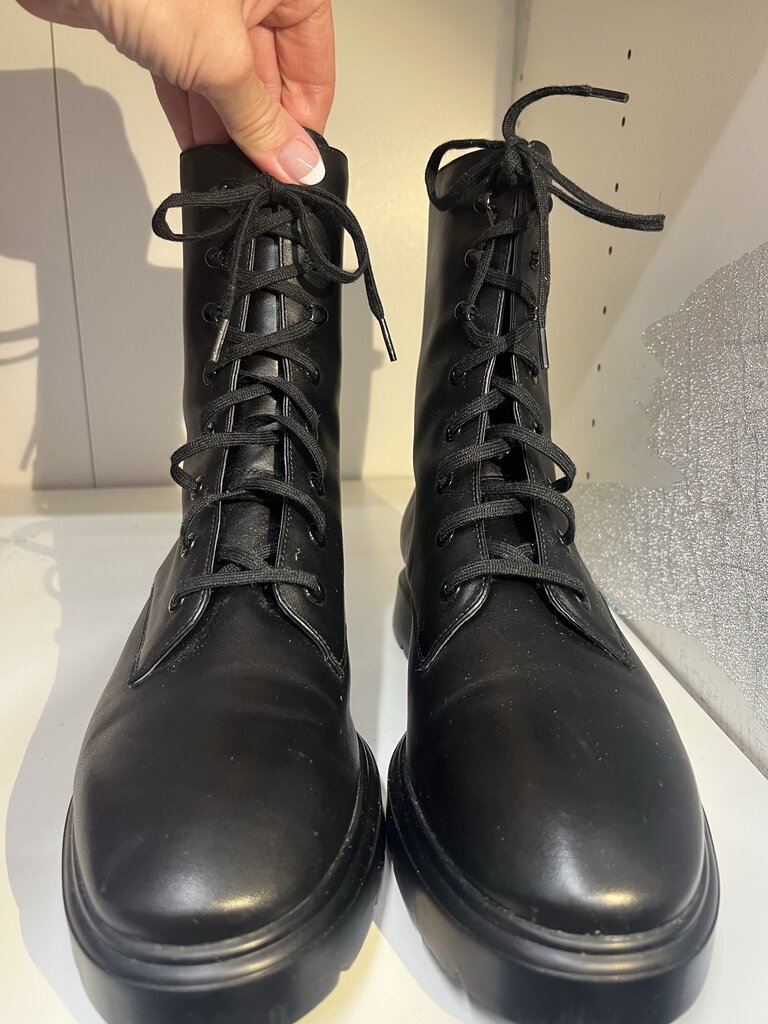 Stuart Weitzman Black Boots 8.5
