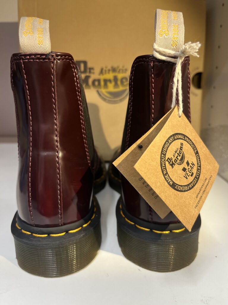 Dr. Martens Vegan Boot 6