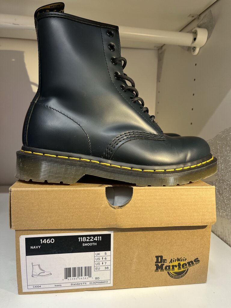 Dr. Martens 1460 Smooth Boot 6