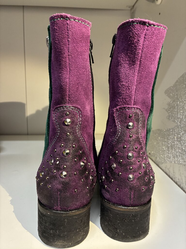 Chanii B Signed Suede Boots 37-6