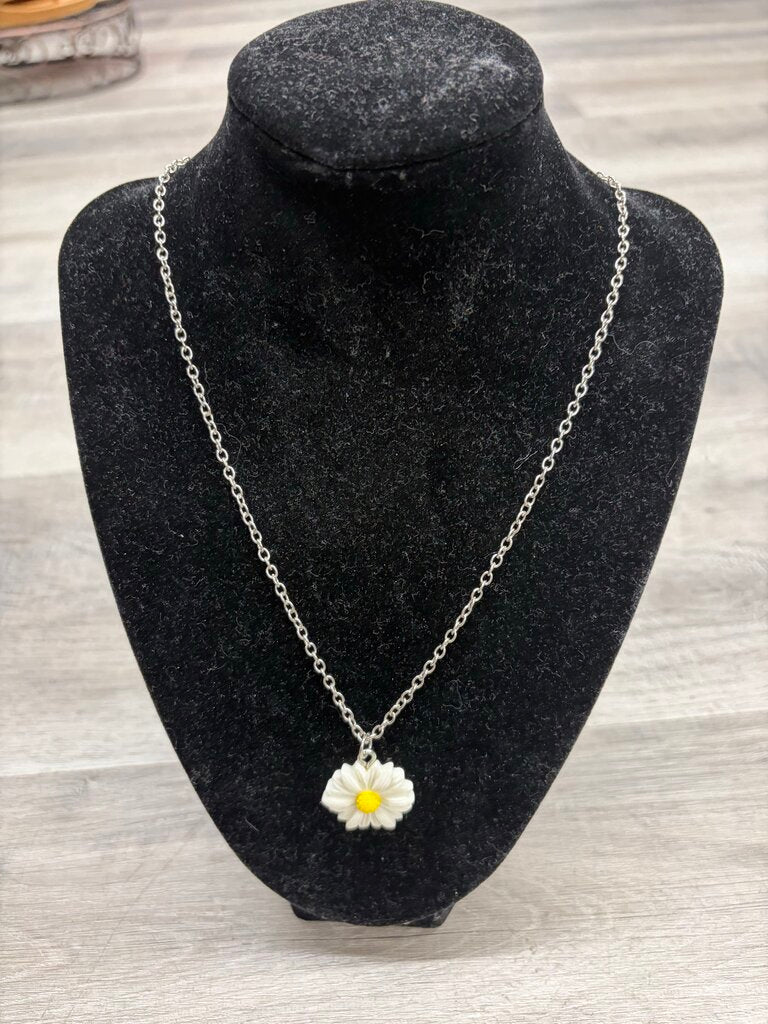 Daisy Necklace
