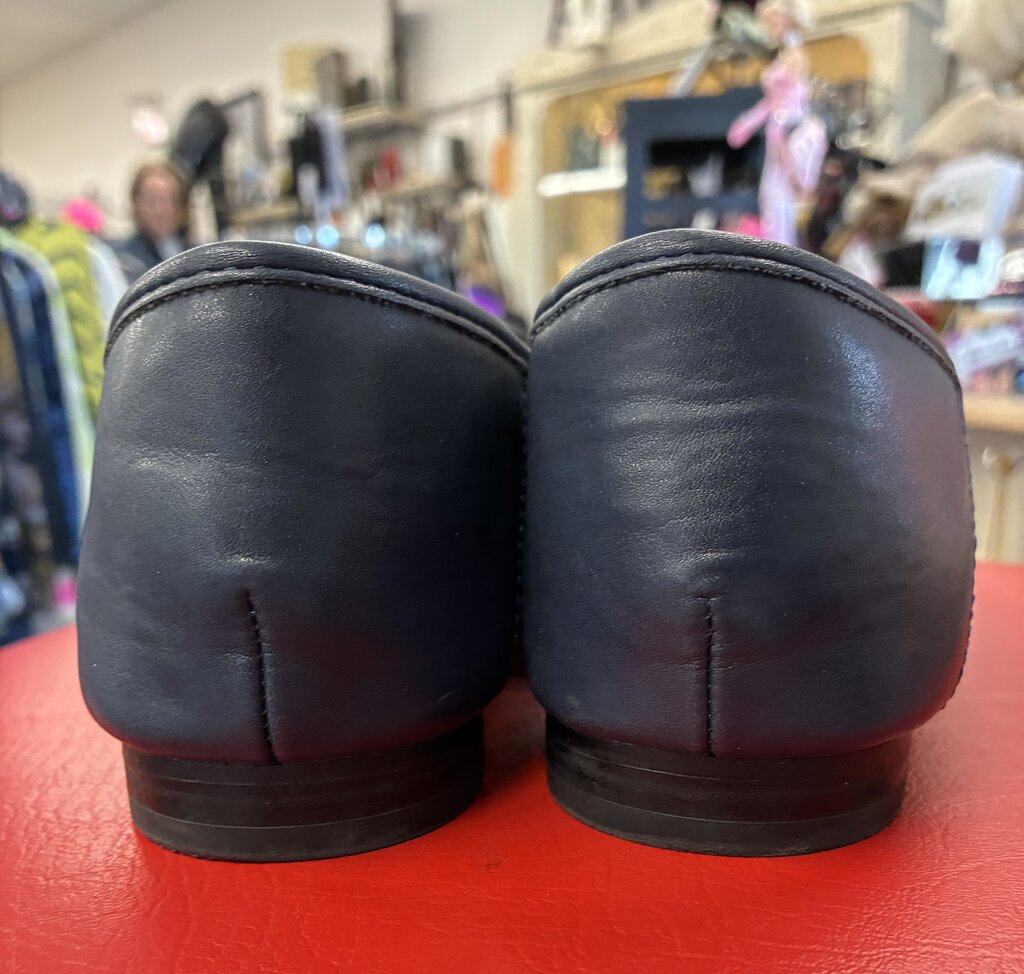 Kelly & Katie Non Leather Navy Flats Size 10