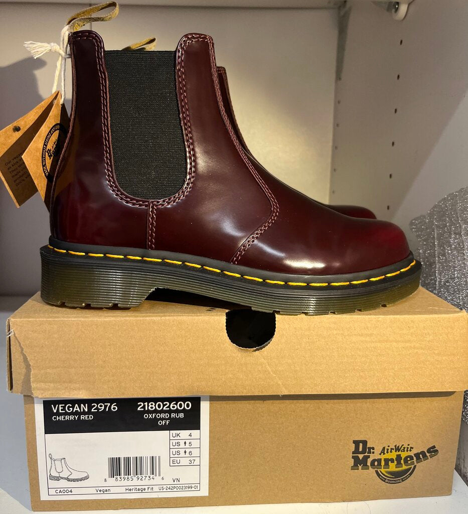 Dr. Martens Vegan Boot 6