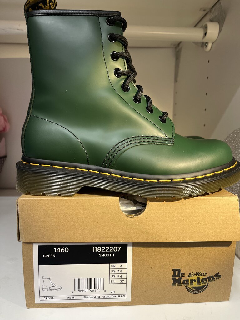 Dr. Martens 1460 Smooth Boot 6