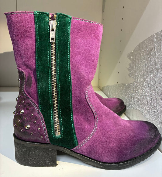 Chanii B Signed Suede Boots 37-6