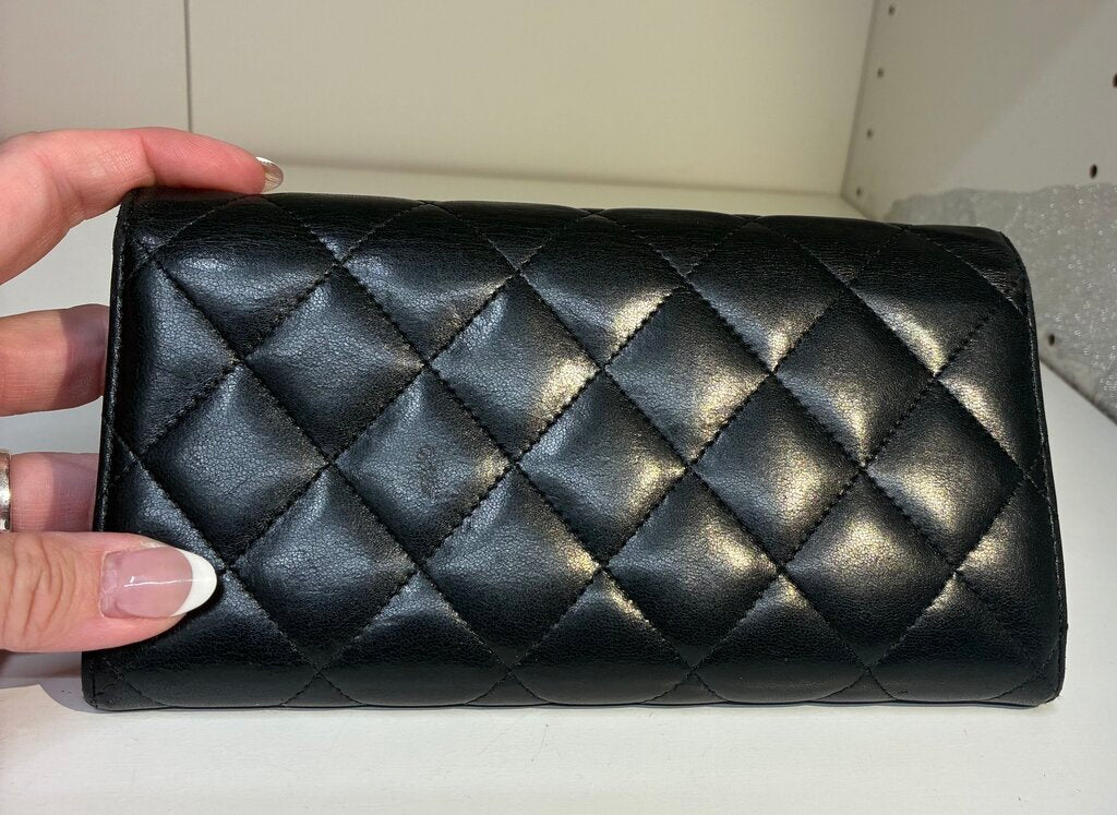 Chanel Bifold Leather Quilted Wallet