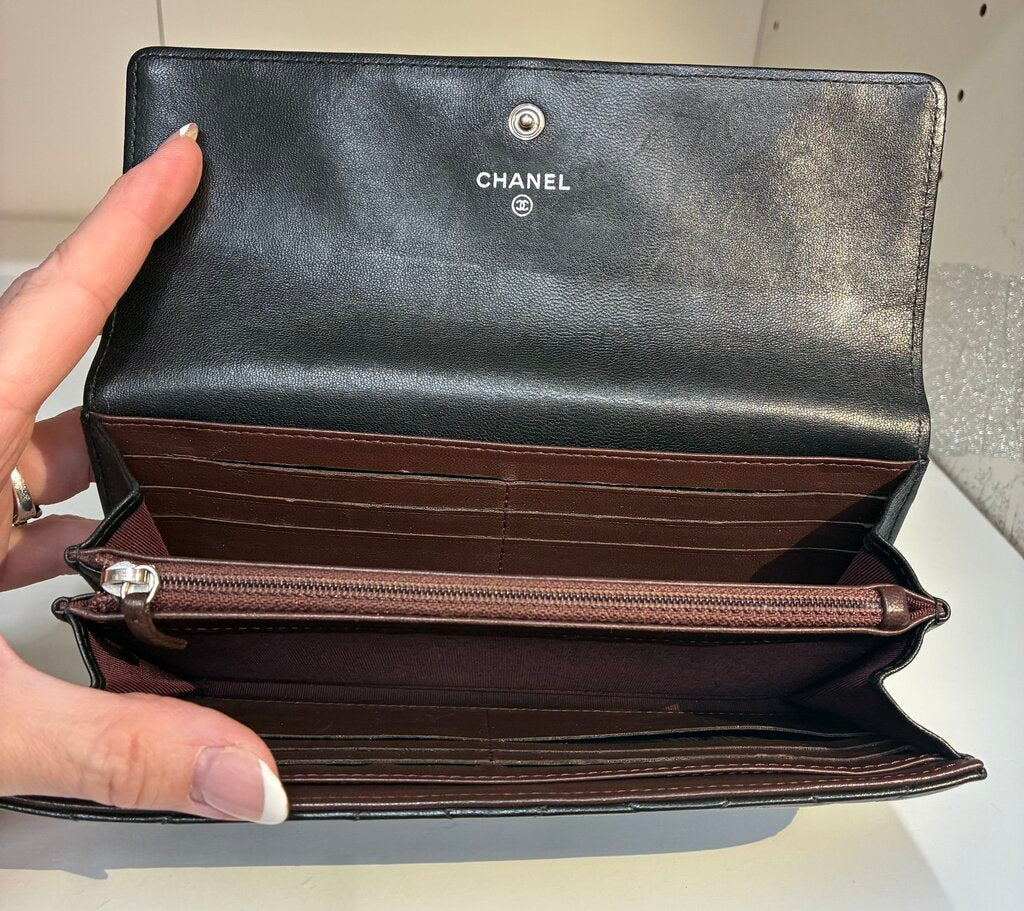 Chanel Bifold Leather Quilted Wallet