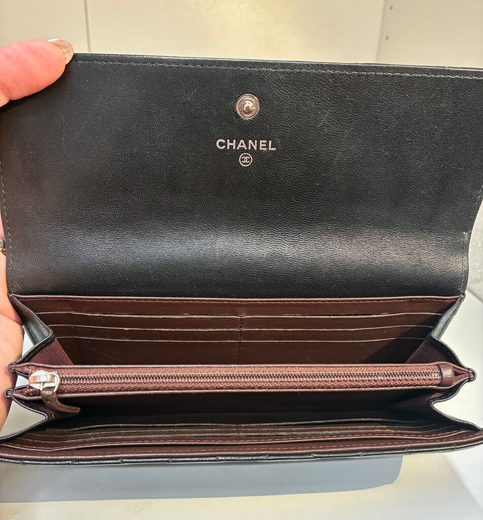 Chanel Bifold Leather Quilted Wallet
