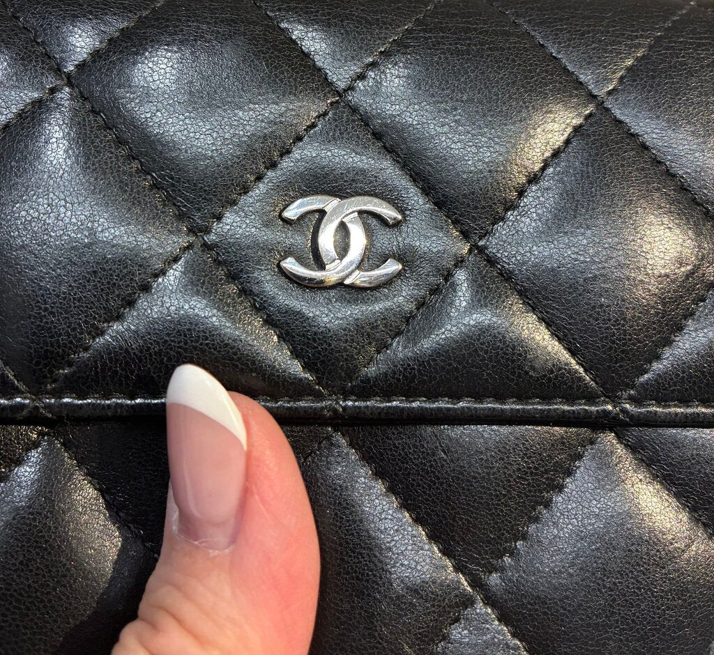 Chanel Bifold Leather Quilted Wallet