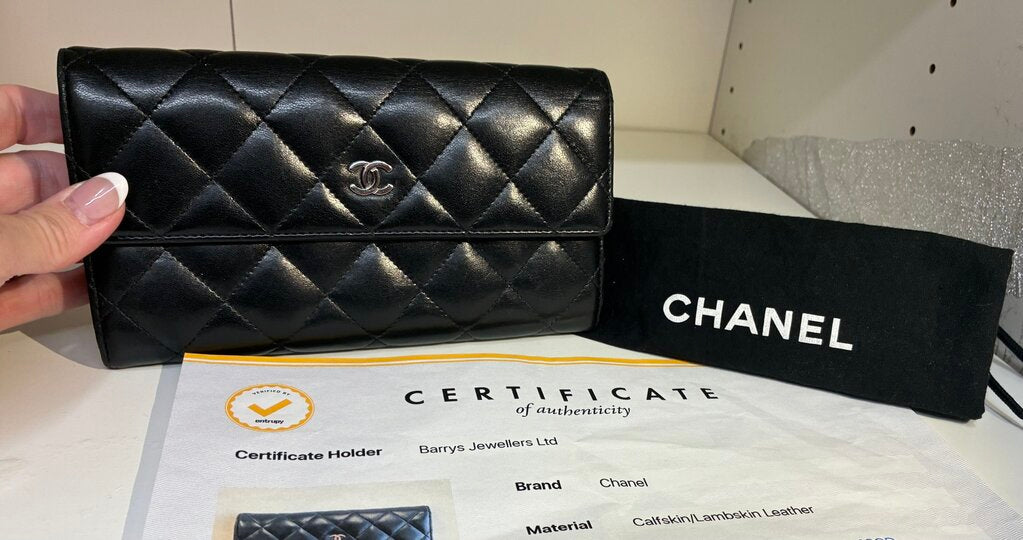 Chanel Bifold Leather Quilted Wallet