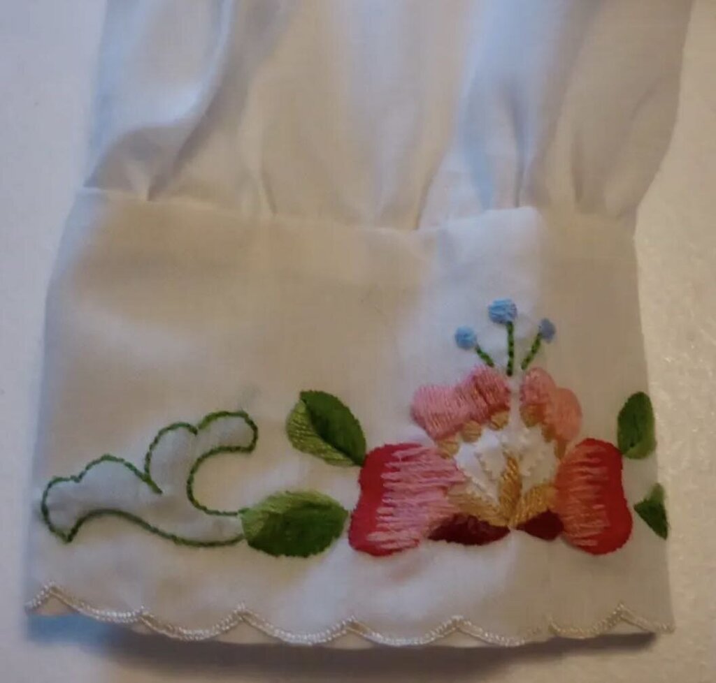 Vintage Lily embroidered Long Sleeve Blouse M