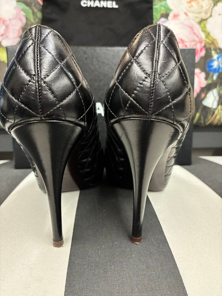 Chanel Quilted Pumps 38/7