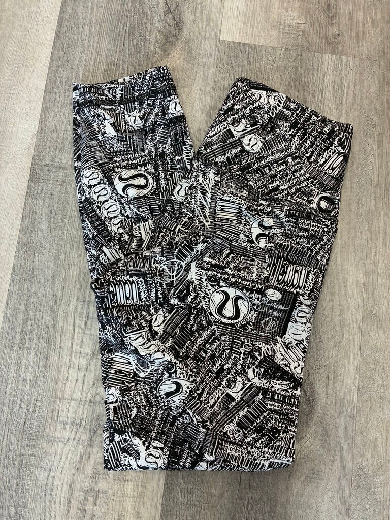 Lululemon Black & White Graffiti Ankle Pant 6