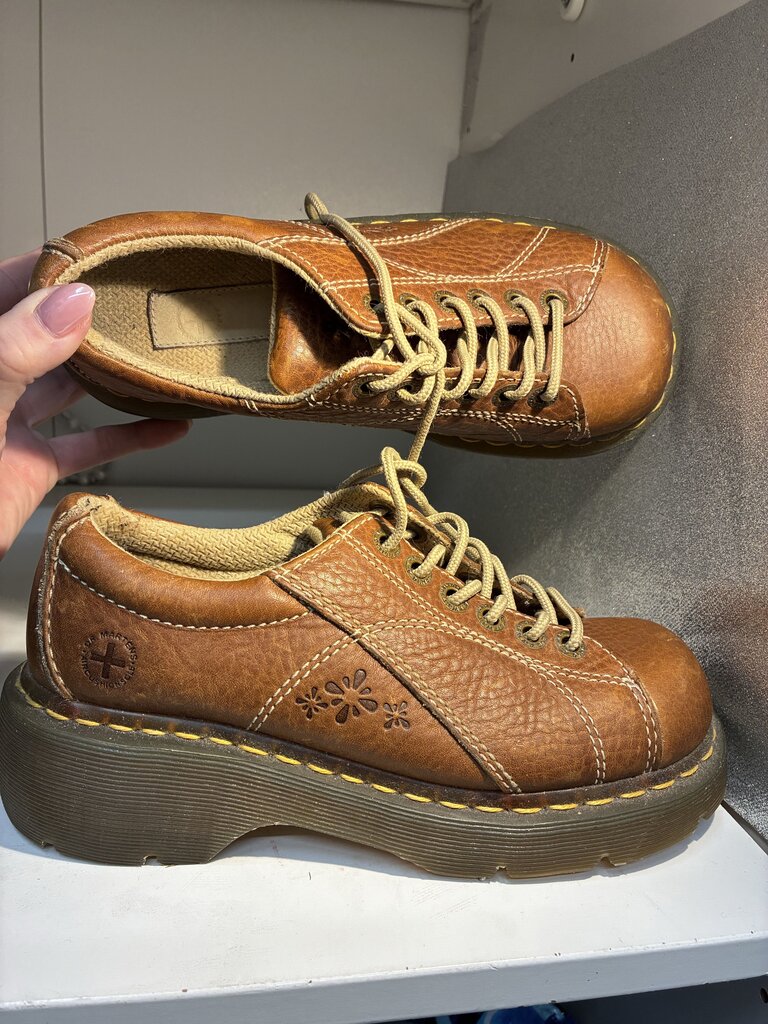 Dr. Martens Leather Laceups 38-7