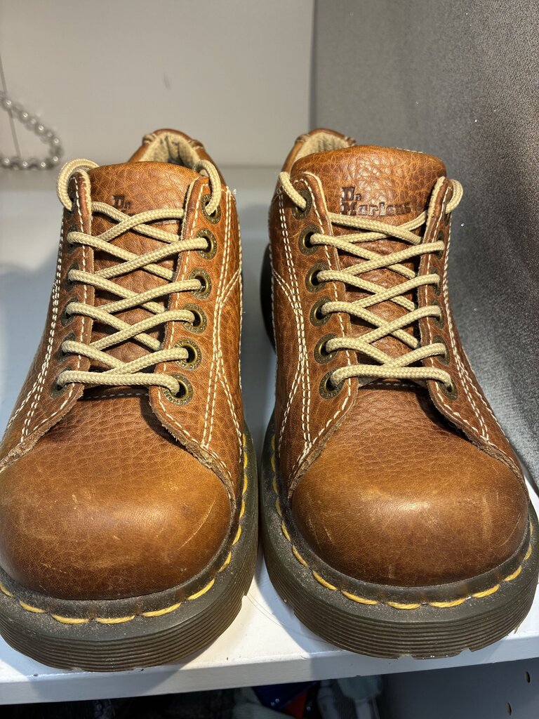Dr. Martens Leather Laceups 38-7