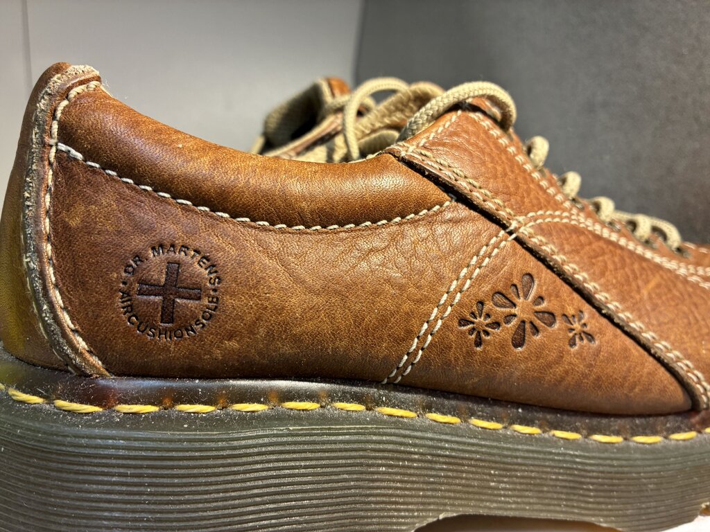 Dr. Martens Leather Laceups 38-7